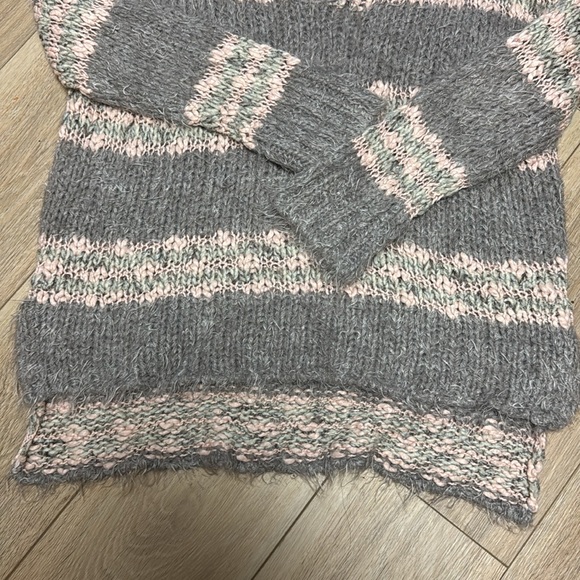 Free People M Oversized LINUS low v-neck hi/low sweater - Picture 6 of 6